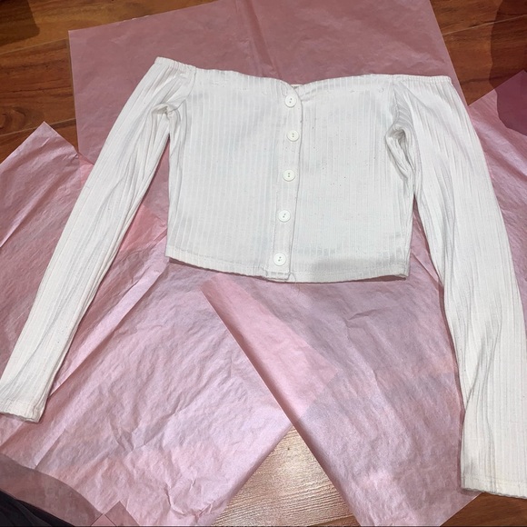 3 FOR $20 cropped shirts - Picture 2 of 3